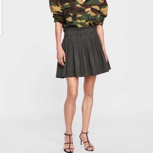 EUC Zara Pleated Houndstooth Mini Skirt Black Gray Ruffled Waist Size Small - Picture 14 of 16